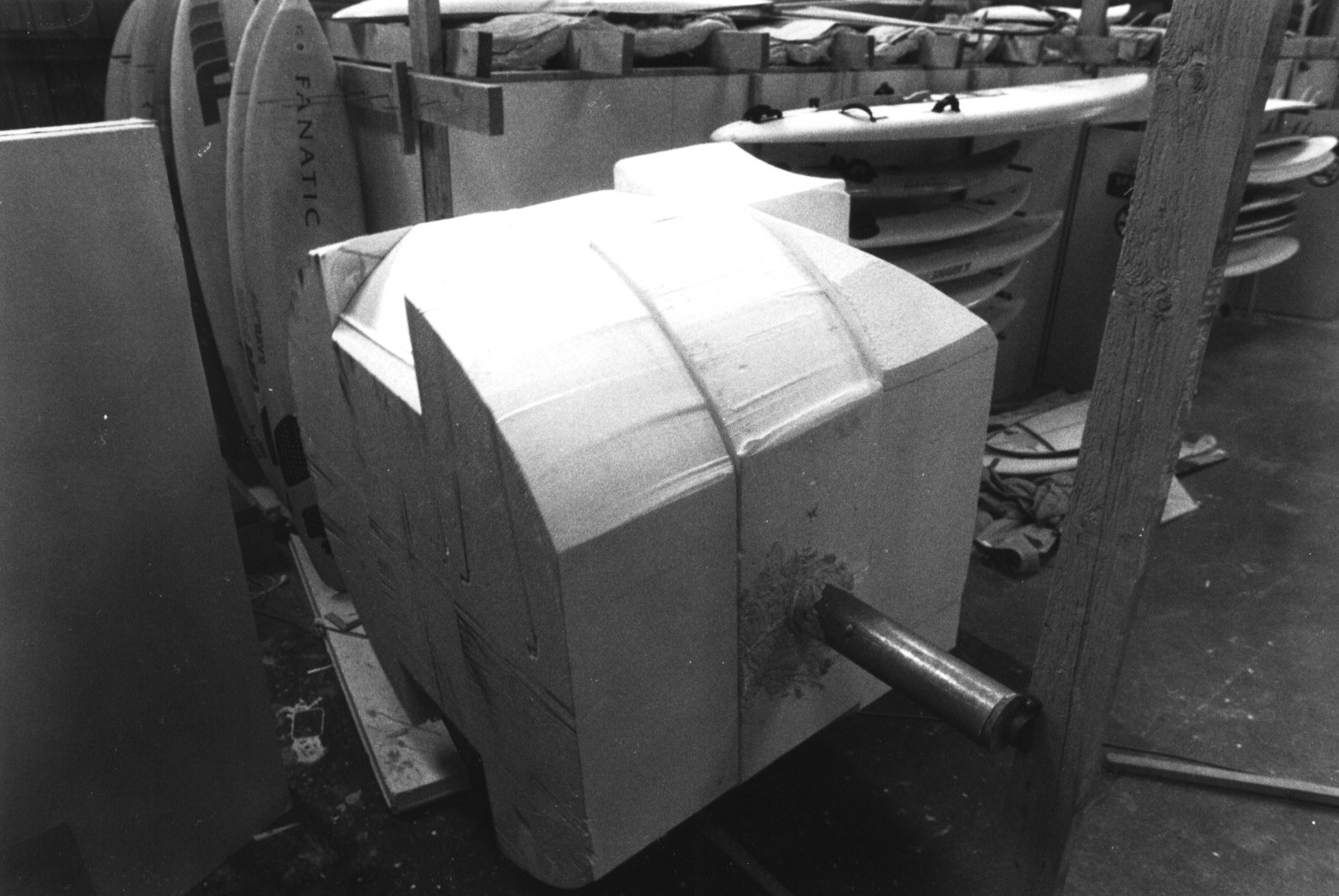 Gluing the polystyrene blocks